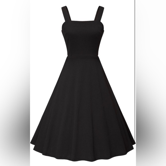 Elegant Black Evening Dress - Picture 2 of 5